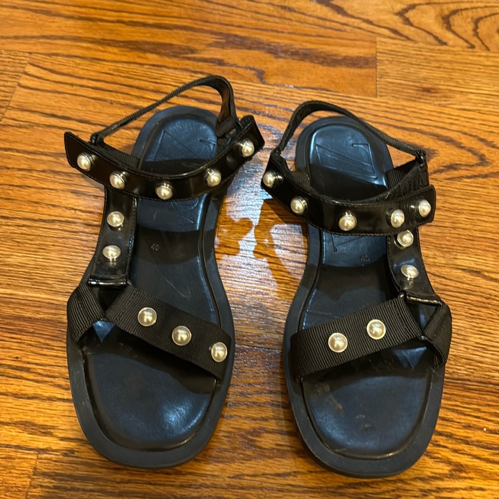 Zara Woman’s black faux patent leather and fabric pearl sandals sz 40 Euro 9 US